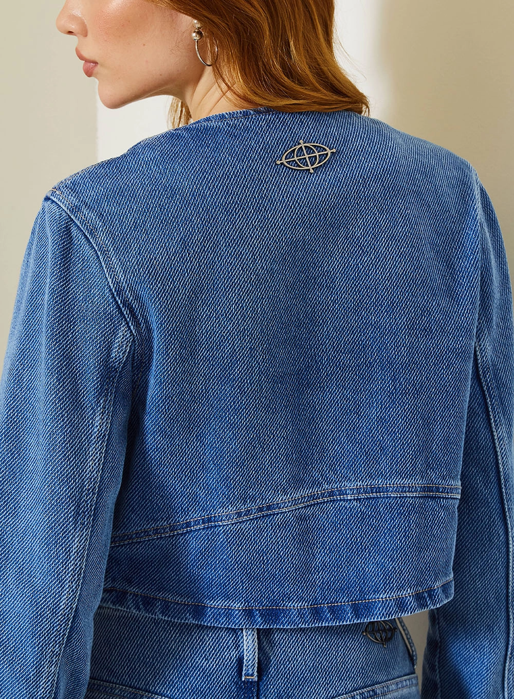 Jaqueta Jeans Cropped Com Decote Redondo Índigo 5