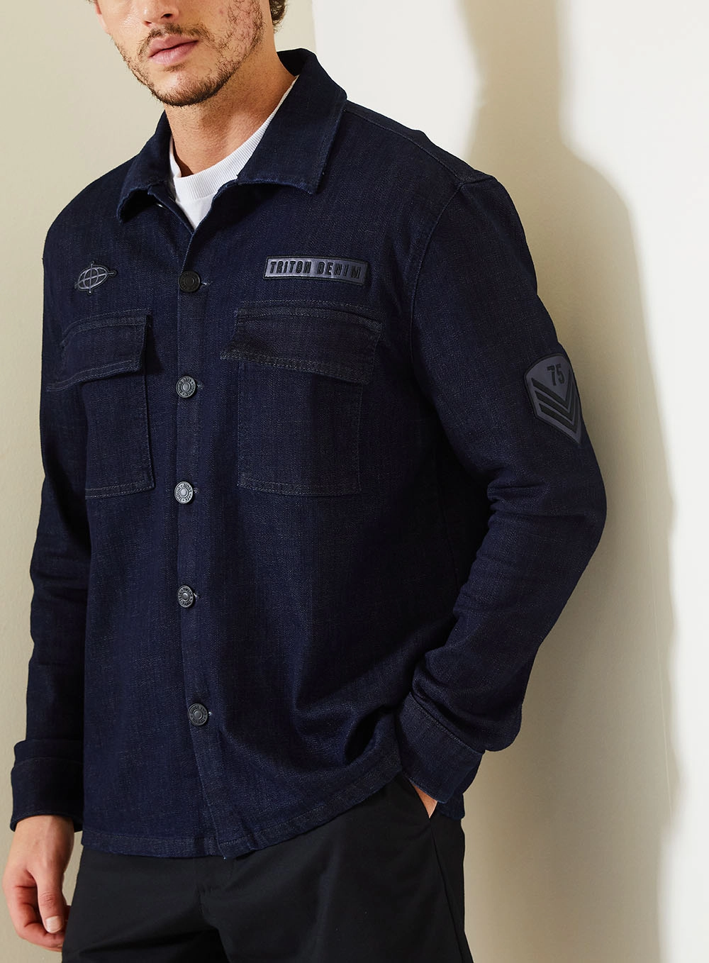 Jaqueta Jeans Masculina Com Bolsos Frontais Índigo 4