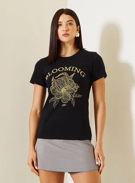 Camiseta Slim Feminina Com Estampa Frontal