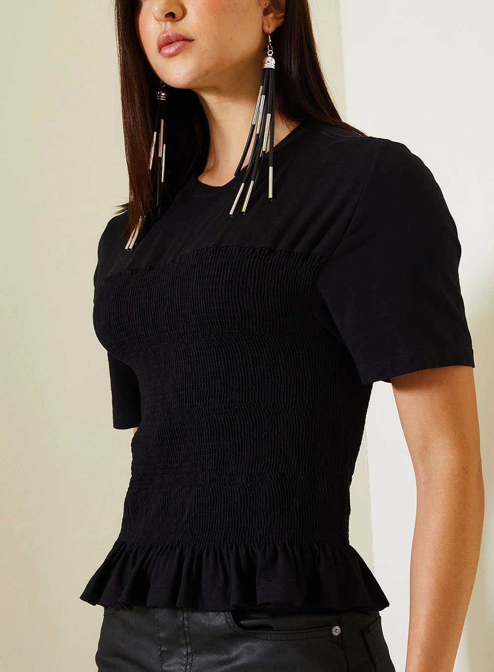 Camiseta Feminina Com Babado Na Barra Preto 4