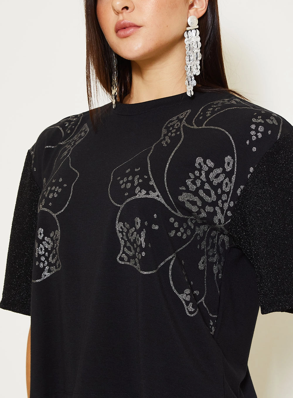 Camiseta Boy 2 Feminina Com Estampa Floral Preto 4