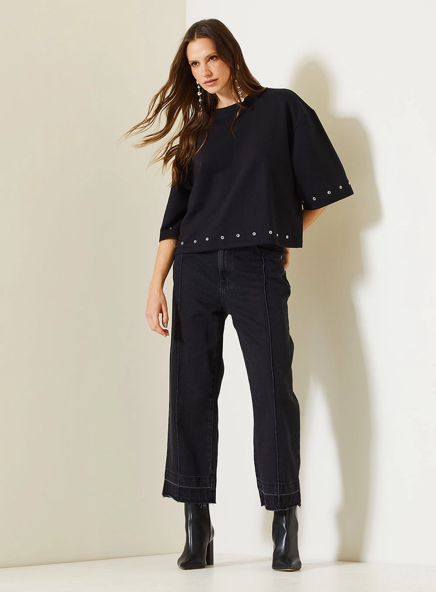 Camiseta Feminina Moletom Slim Com Aplicação Preto 3