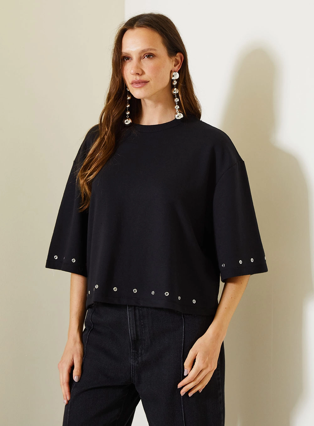 Camiseta Feminina Moletom Slim Com Aplicação Preto 1