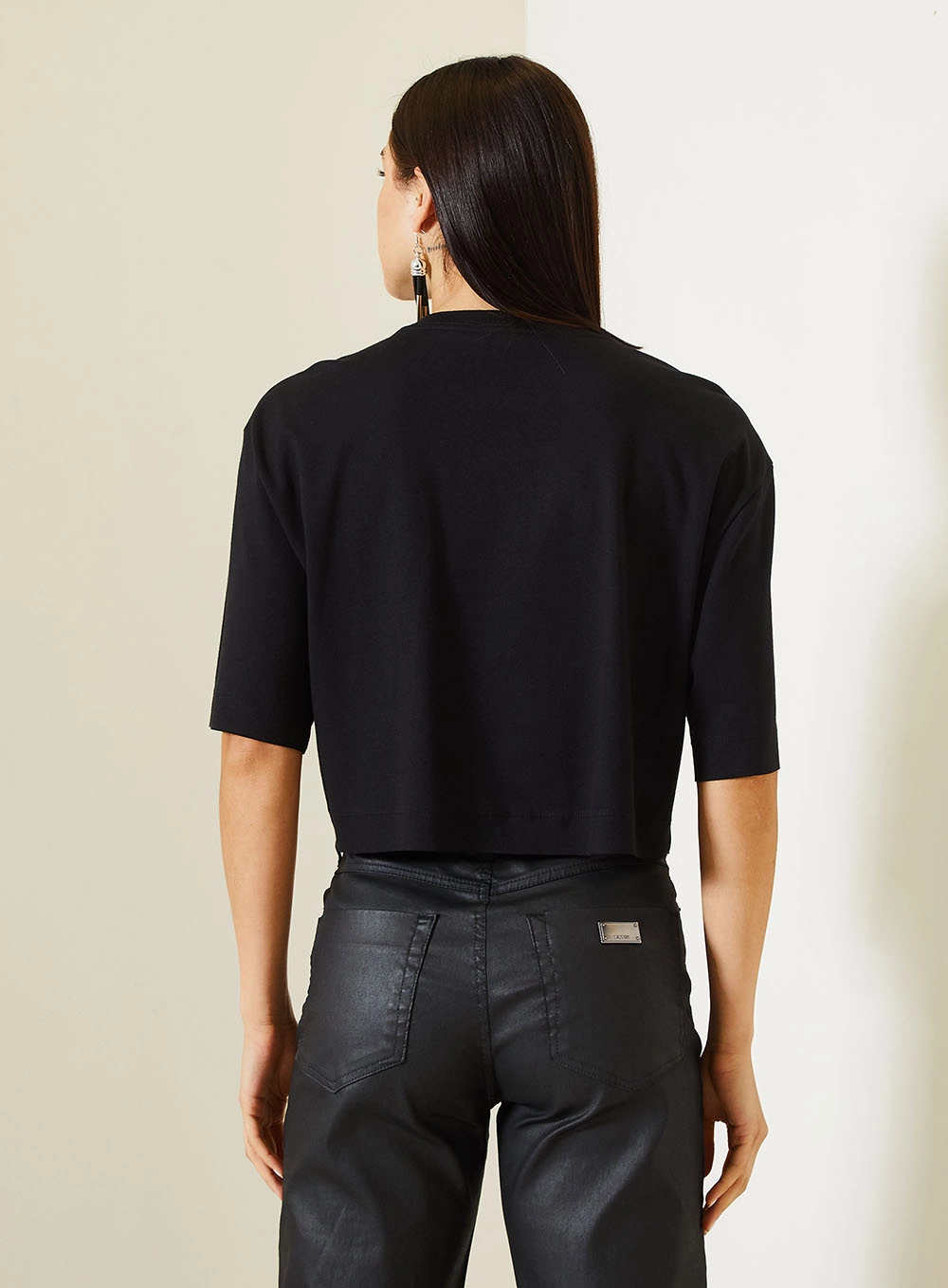 Camiseta Feminina Comfort Com Manga Média Preto 2