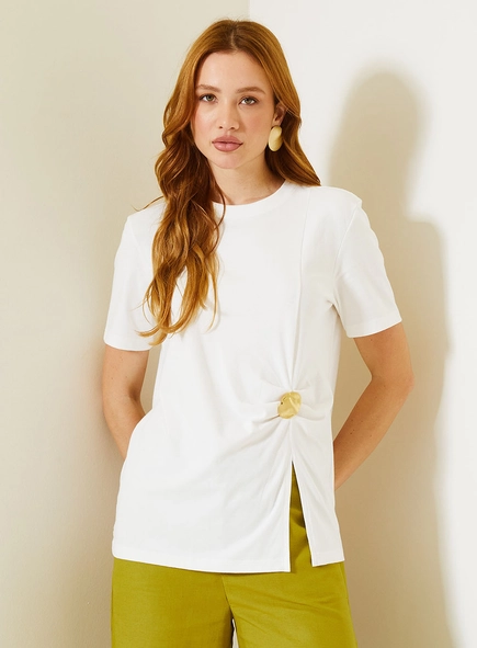 Camiseta Feminina Assimétrica Com Argola Lateral