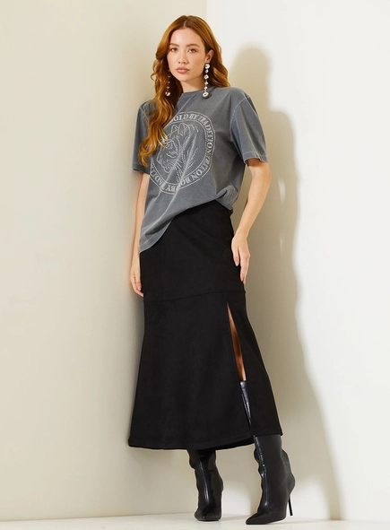 Camiseta Feminina Com Estampa Frontal Em Brilhos