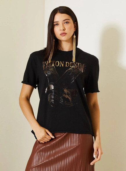 Camiseta Feminina Com Estampa Frontal Metalizada