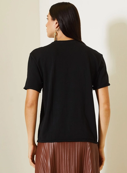 Camiseta Feminina Com Estampa Frontal Metalizada