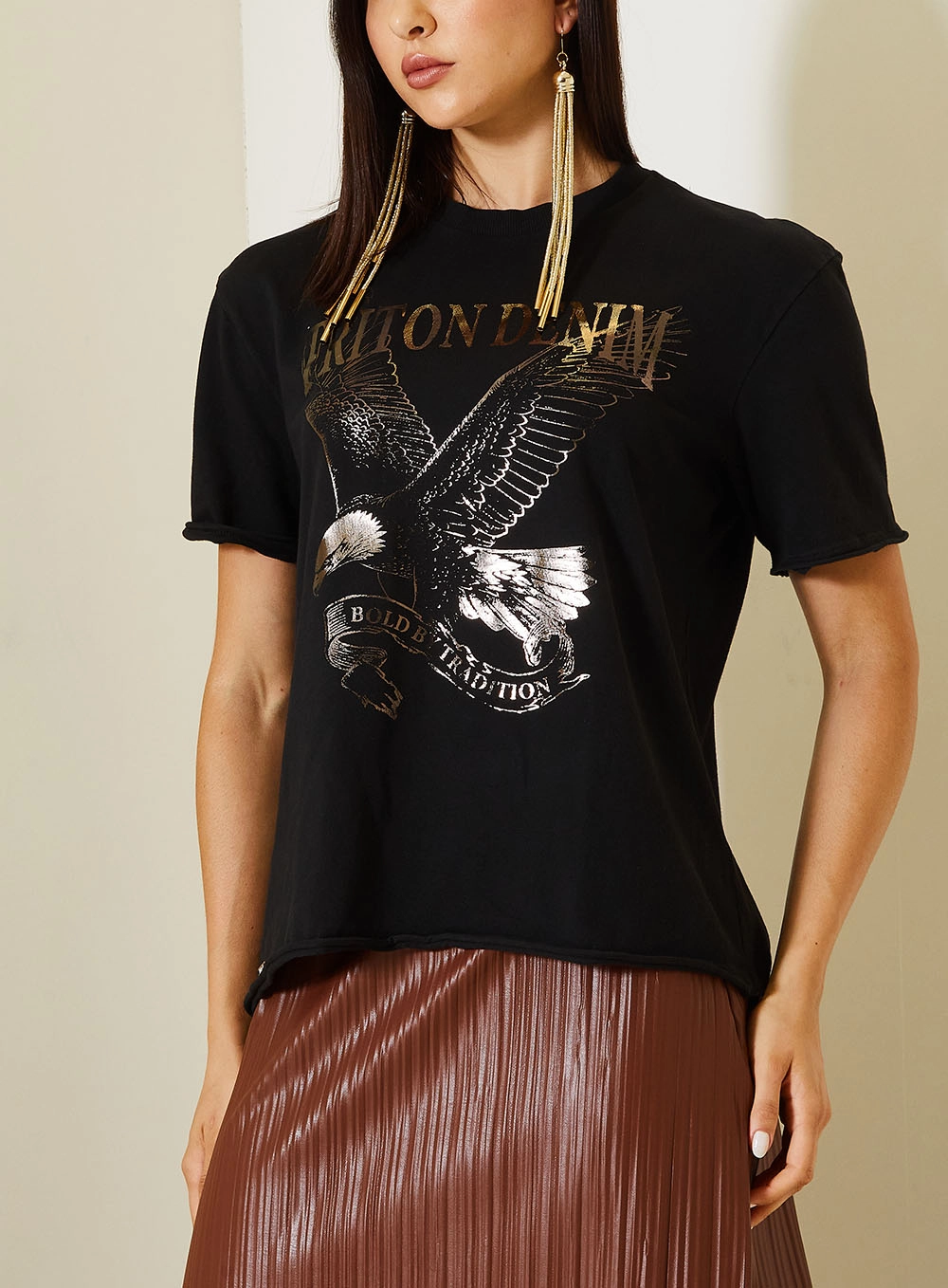 Camiseta Feminina Com Estampa Frontal Metalizada Preto 4