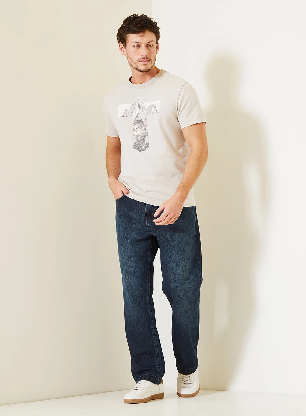 Camiseta Fit Masculina Com Estampa Frontal Cinza 3