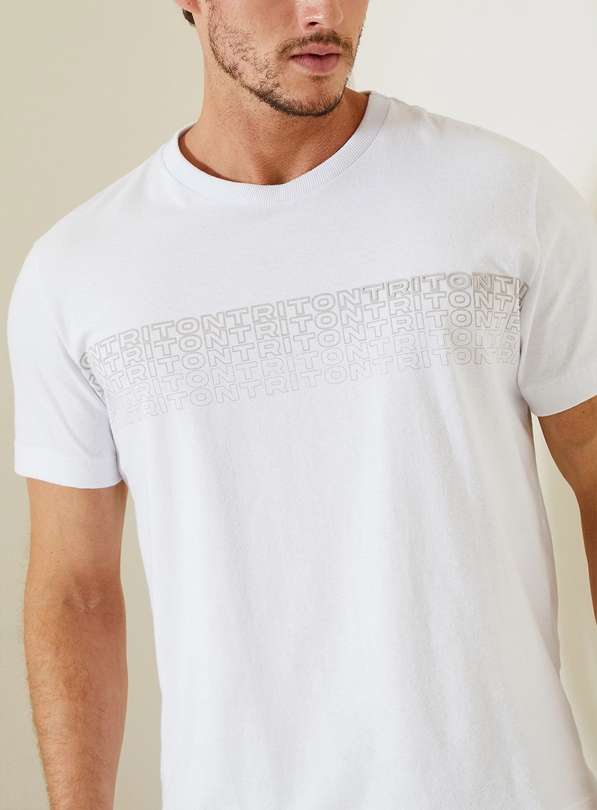 Camiseta Fit De Malha Com Faixa Triton Repetitiva Branco 4
