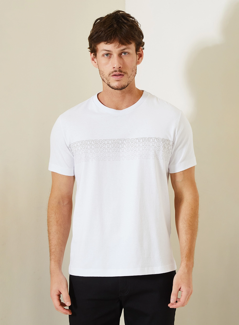 Camiseta Fit De Malha Com Faixa Triton Repetitiva Branco 1