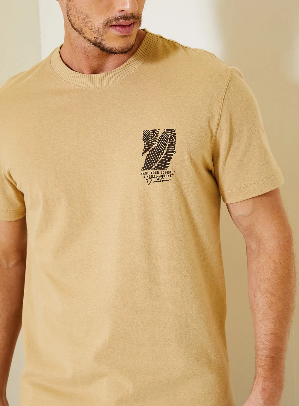 Camiseta Slim Com Detalhe Em Estampa Bege 4