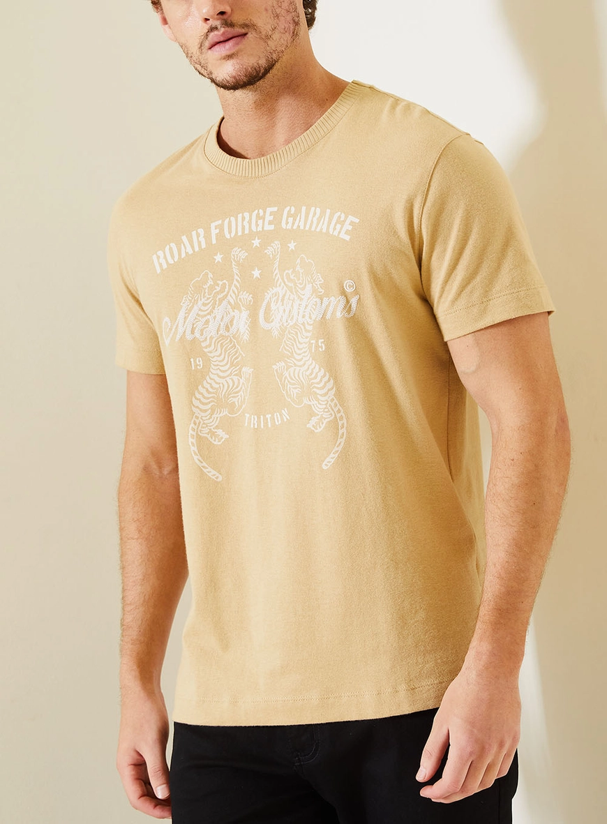 Blusa Masculina Fit Estampada Com Gola Redonda Bege 4