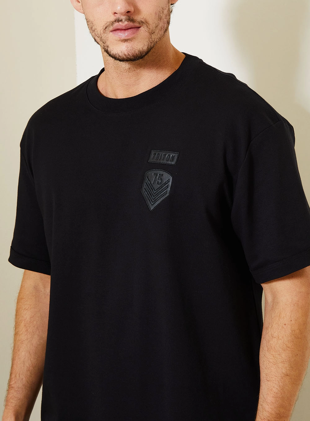 Camiseta Masculina Básica Com Bordado Preto 4