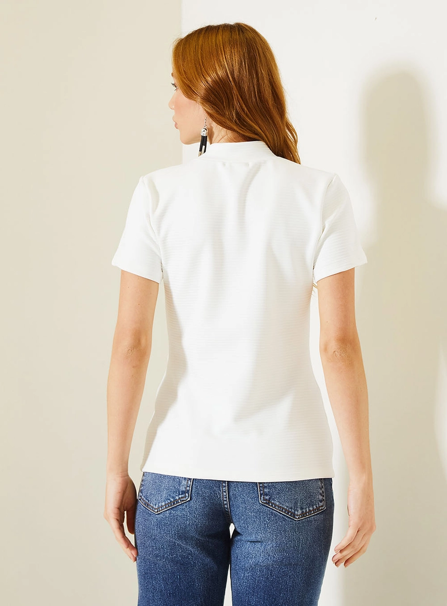 Blusa Slim Feminina Com Gola Alta E Manga Curta Off Shell 2