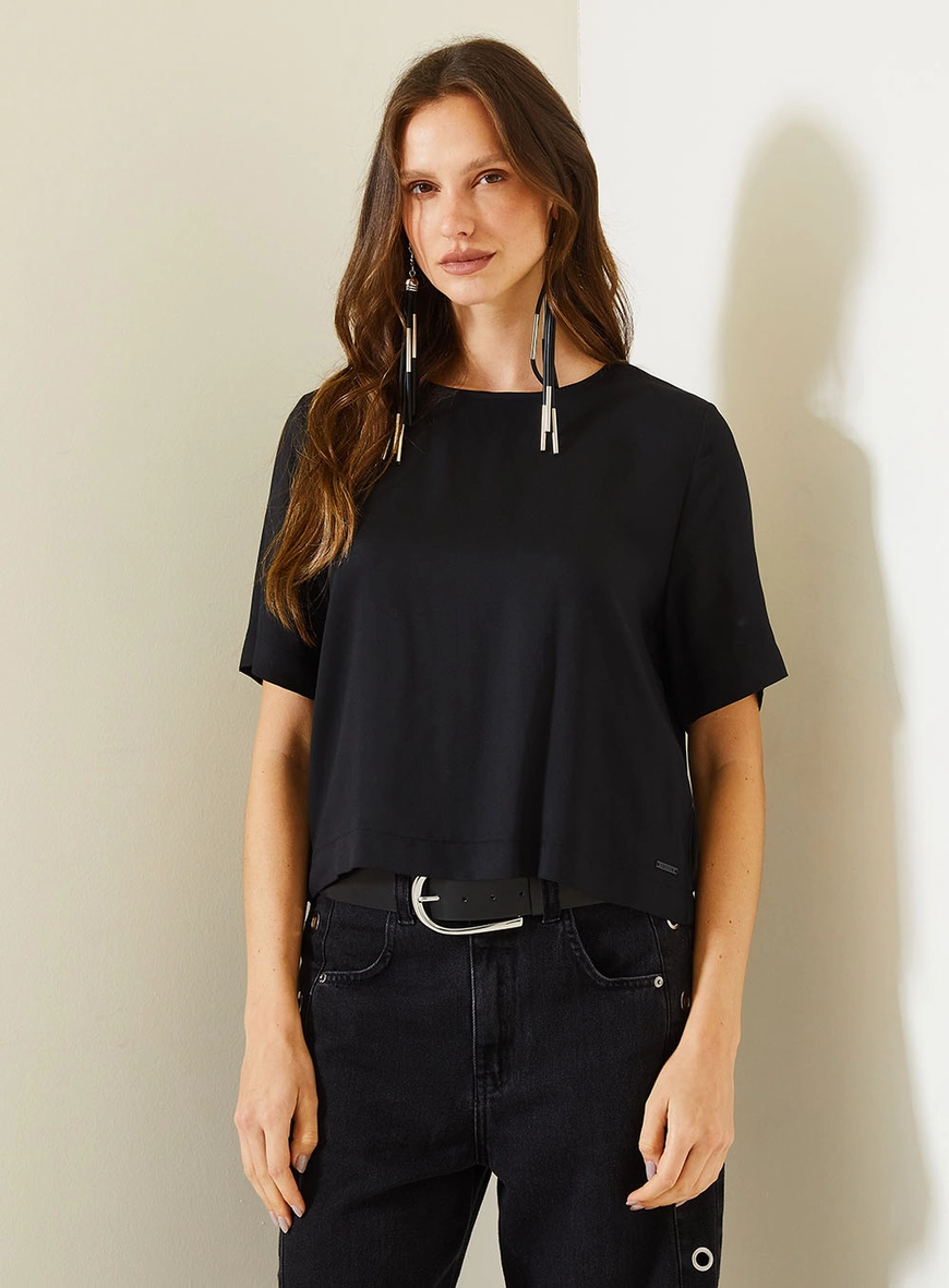 Blusa Comfort Com Manga Curta E Barra Assimétrica Preto 1