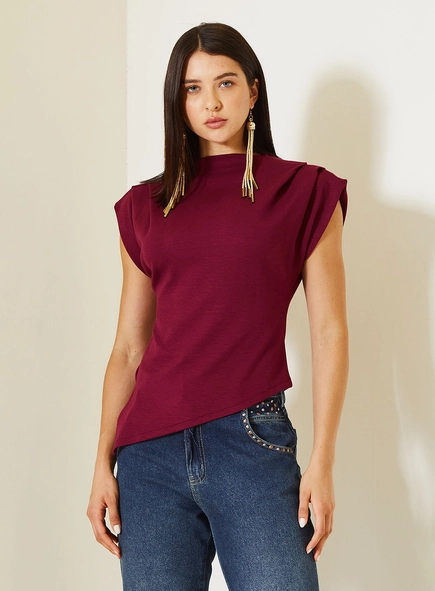 Blusa Comfort Assimétrica Com Manga Curta