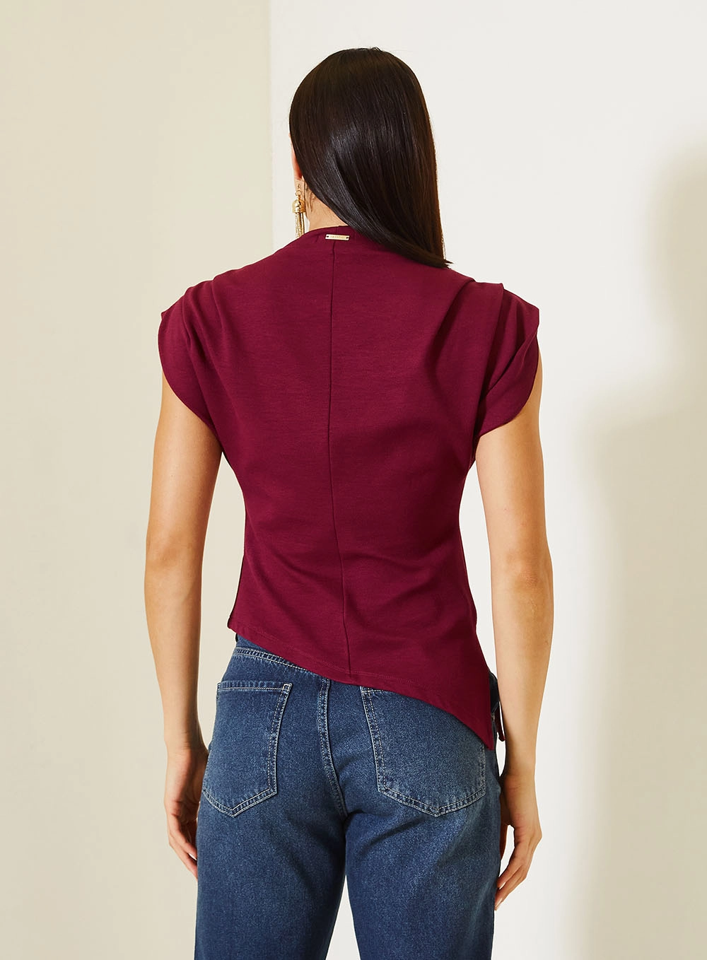 Blusa Comfort Assimétrica Com Manga Curta Bordô 2