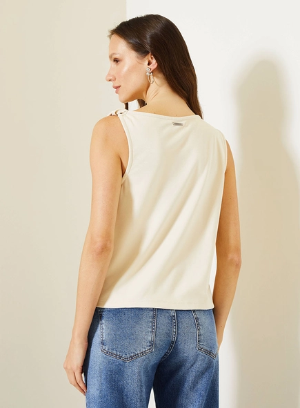 Blusa Com Detalhe Em Torção