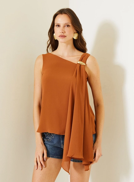 Blusa Assimétrica Com Drapeado Lateral