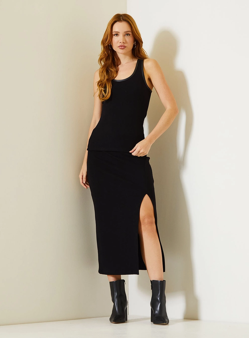 Regata Feminina Com Decote Redondo E Detalhe Em Pu Preto 3