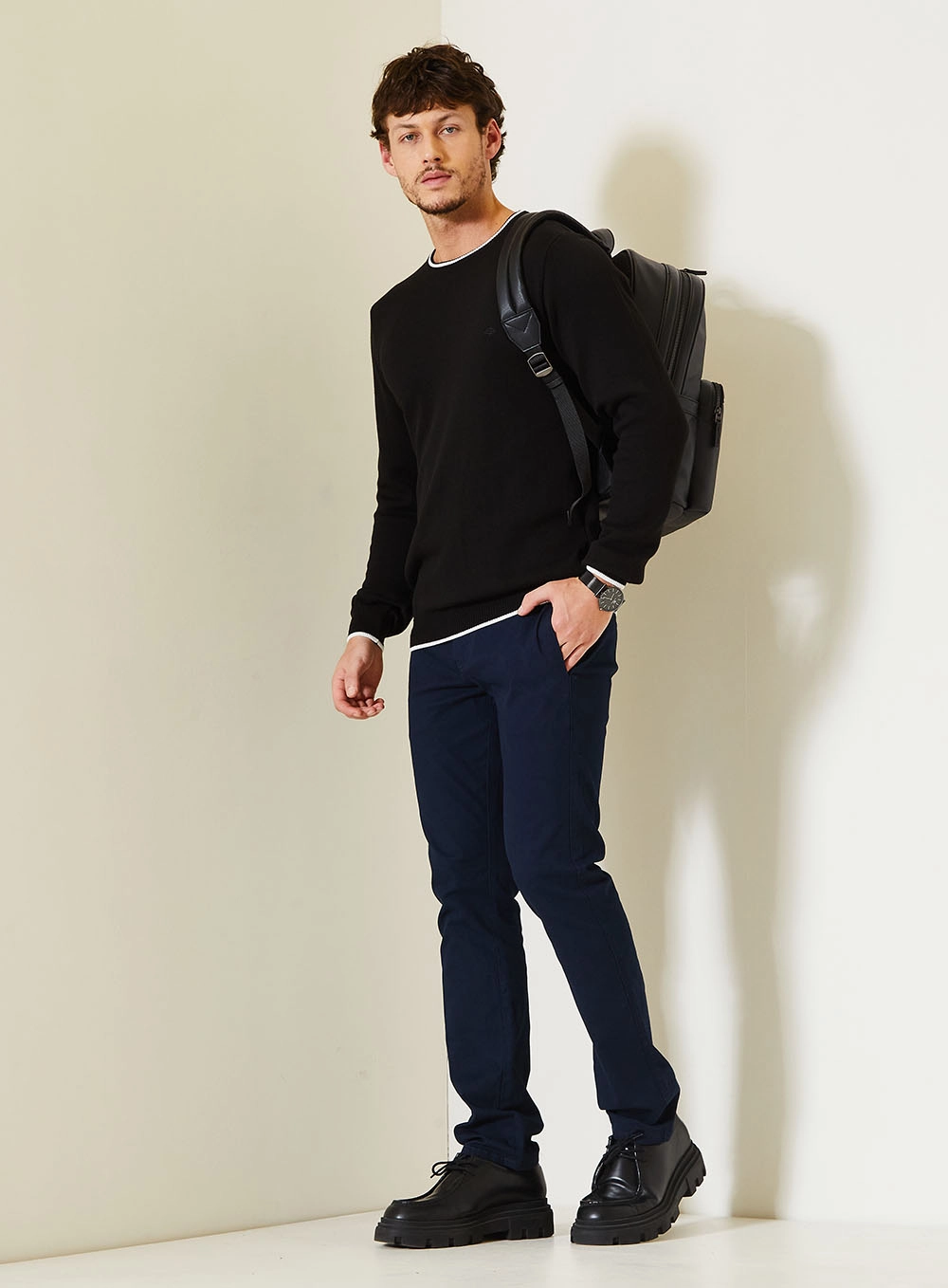 Blusão Slim Masculino Com Acabamento Contrastante Preto 3