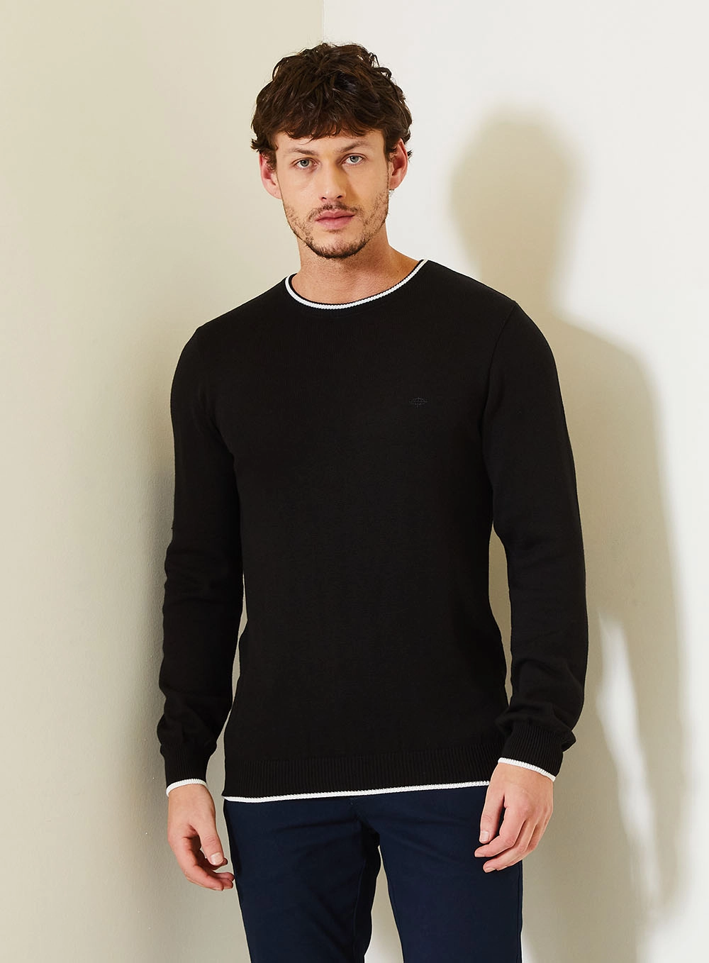 Blusão Slim Masculino Com Acabamento Contrastante Preto 1