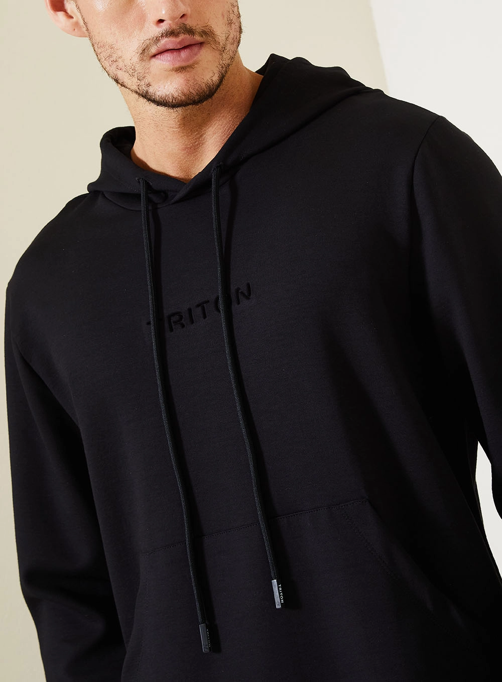 Blusão Com Capuz Preto 4