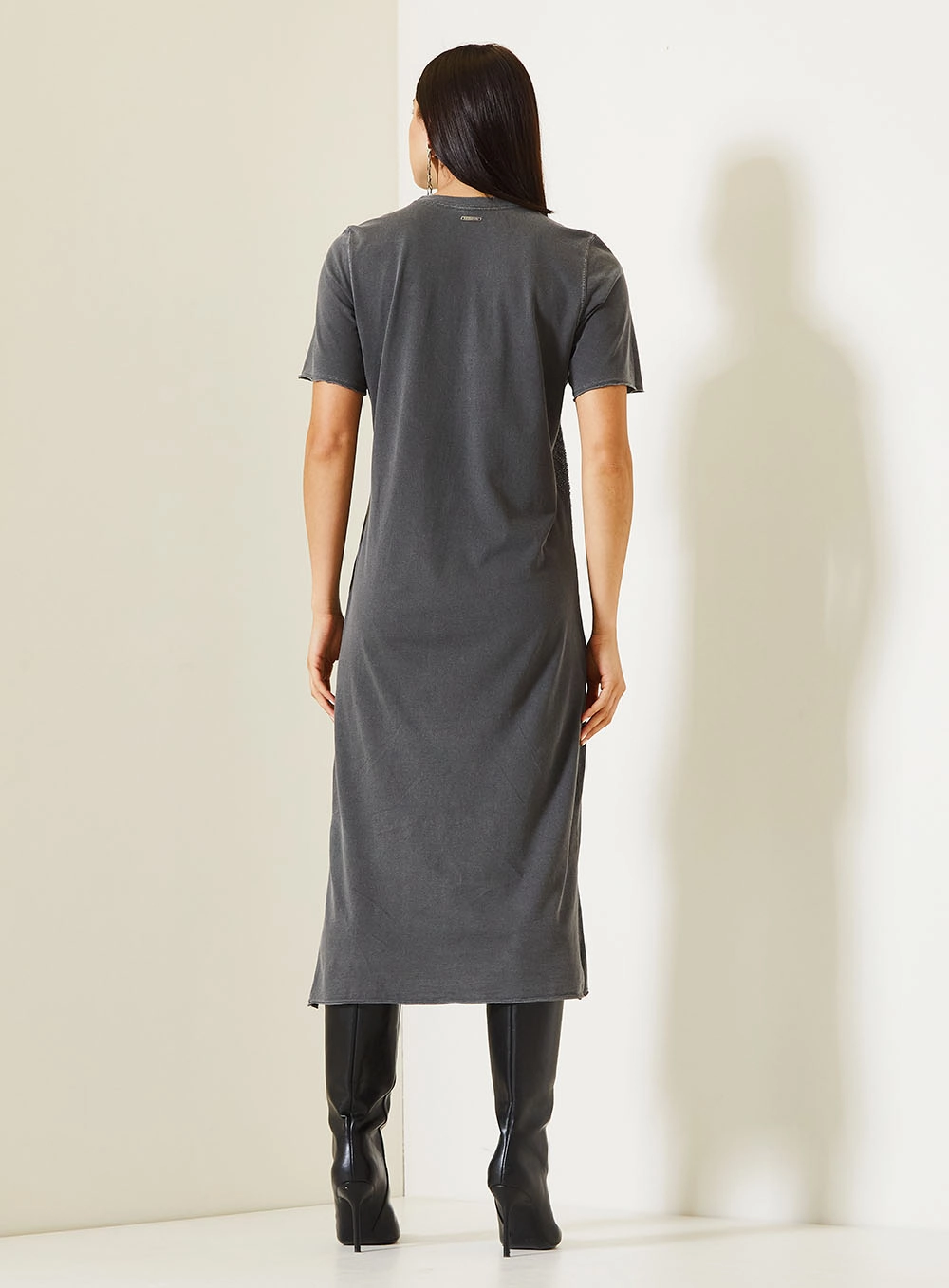 Vestido Midi Comfort Com Estampa Frontal Preto 4