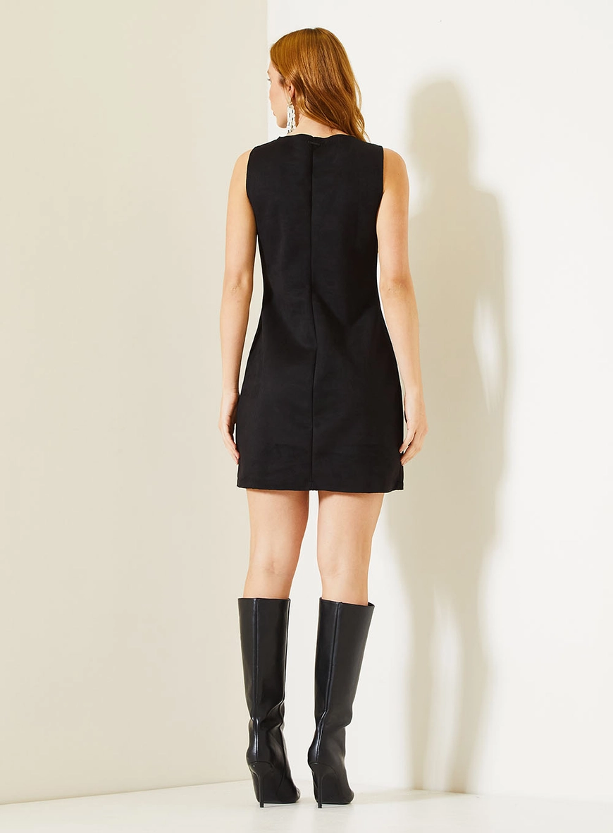Vestido Slim Minimalista Curto Com Decote Reto Preto 4