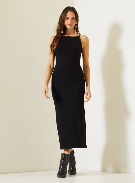 Vestido Midi Comfort Com Alças Finas E Decote Reto