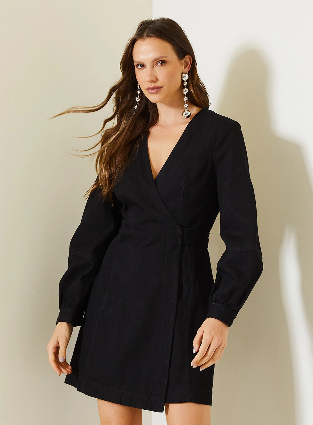 Vestido Curto Jeans Transpassado Com Manga Longa Indigo Preto 2