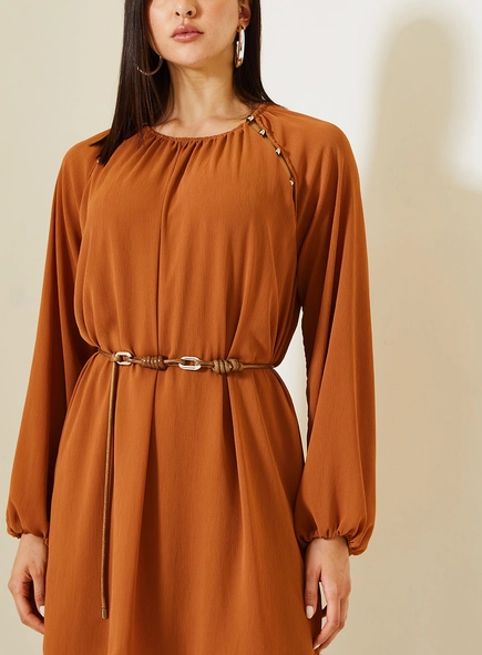 Vestido Curto Com Mangas Longas Bufantes