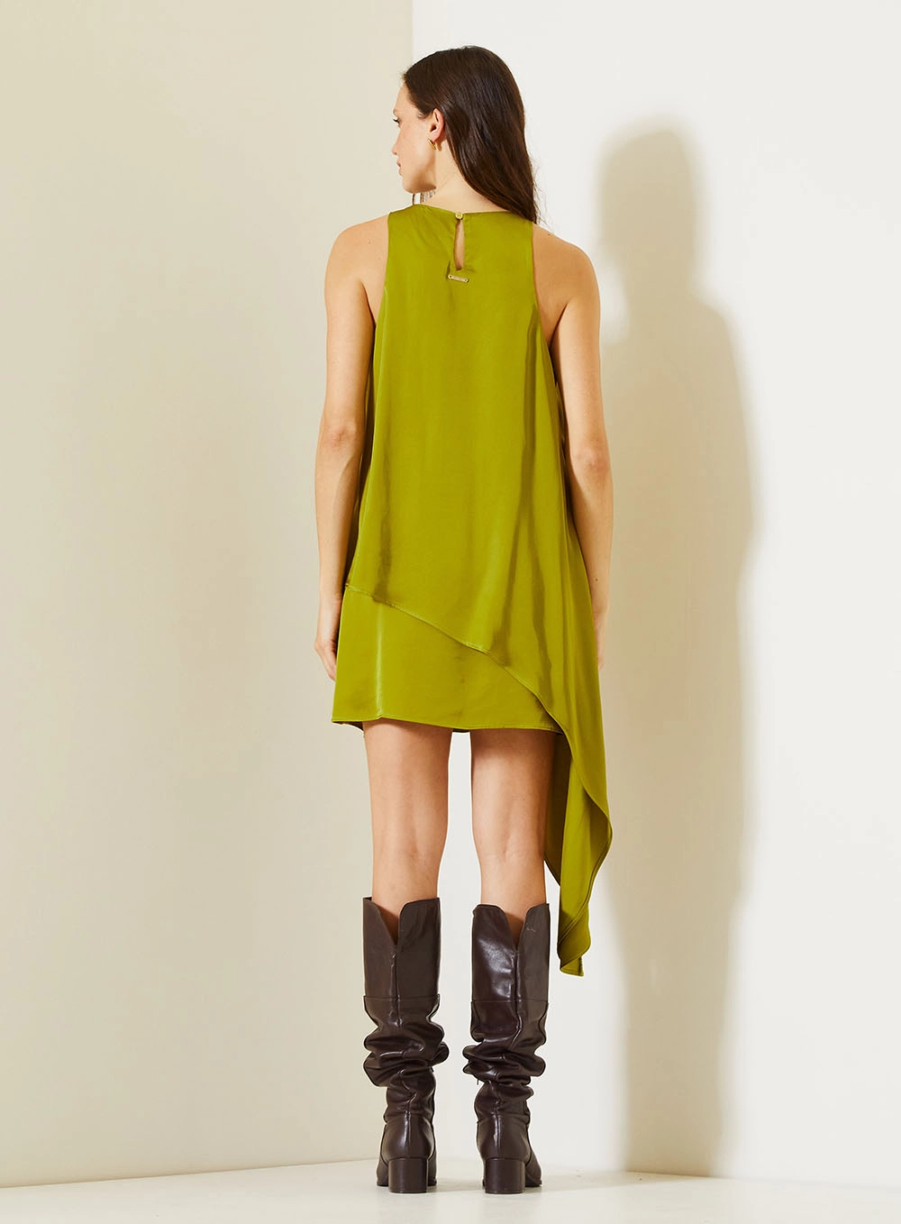Vestido Assimétrico Comfort Com Argola No Ombro Verde 4