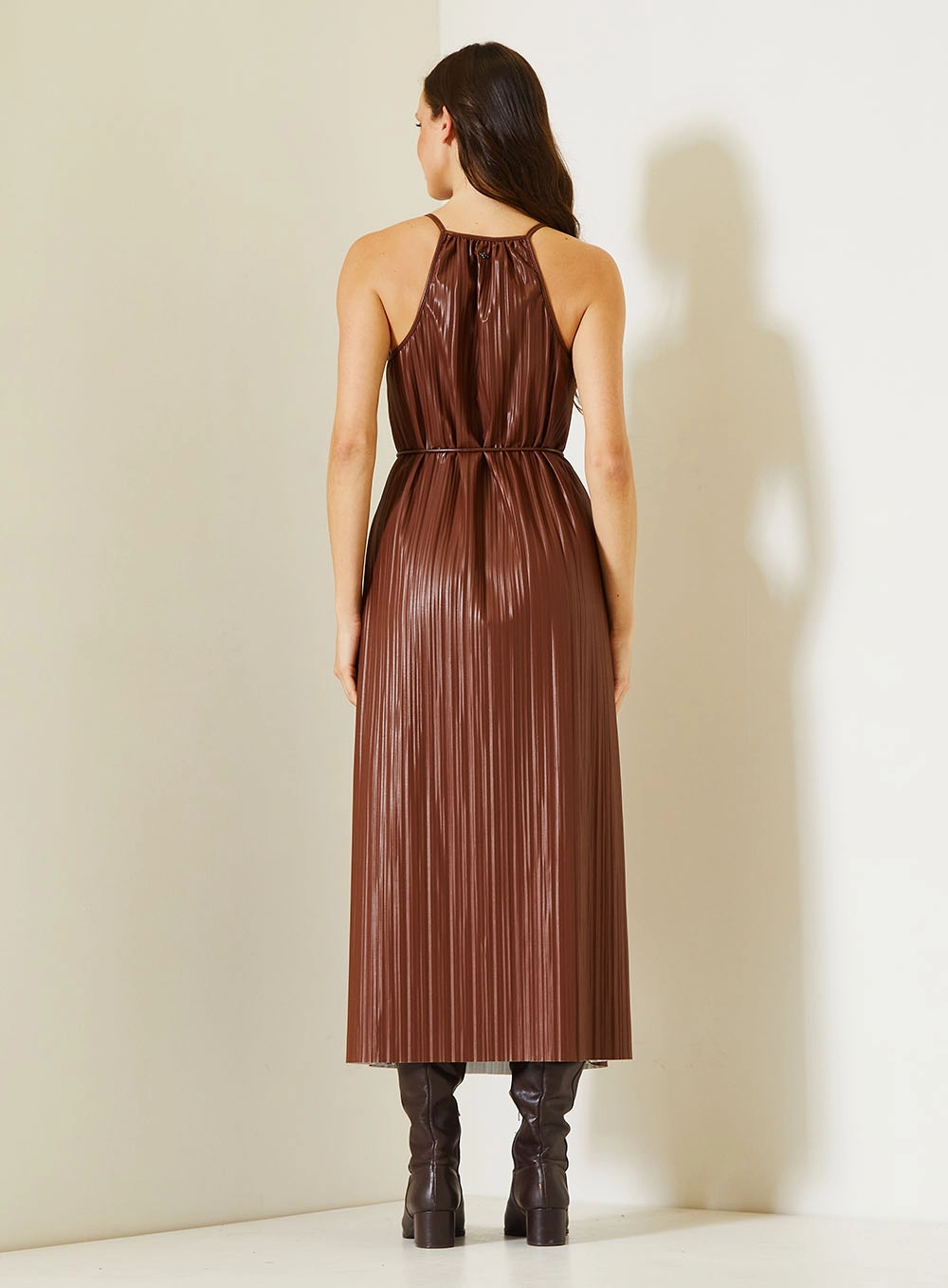 Vestido Plissado Com Cinto Marrom 4