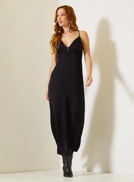 Vestido Longo Comfort Com Alças Finas Cruzadas