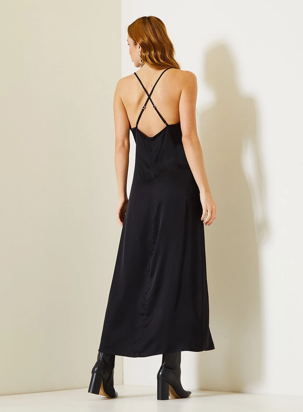 Vestido Longo Comfort Com Alças Finas Cruzadas Preto 4