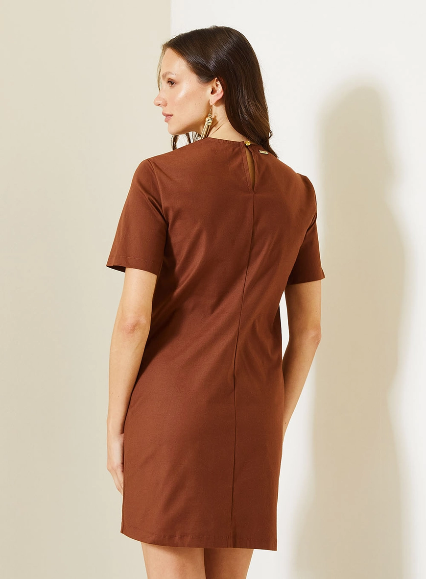 Vestido Curto Comfort Com Manga Curta Marrom 4