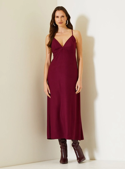 Vestido Midi Comfort Com Alças Finas
