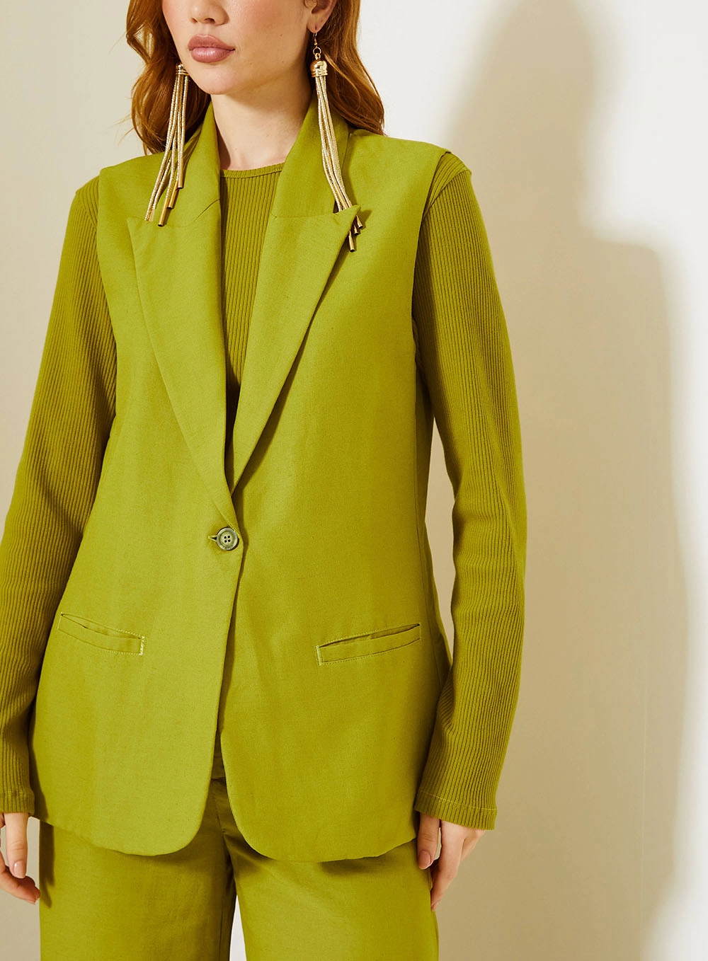 Colete Feminino Alfaiataria Com Abotoamento Único Verde 4