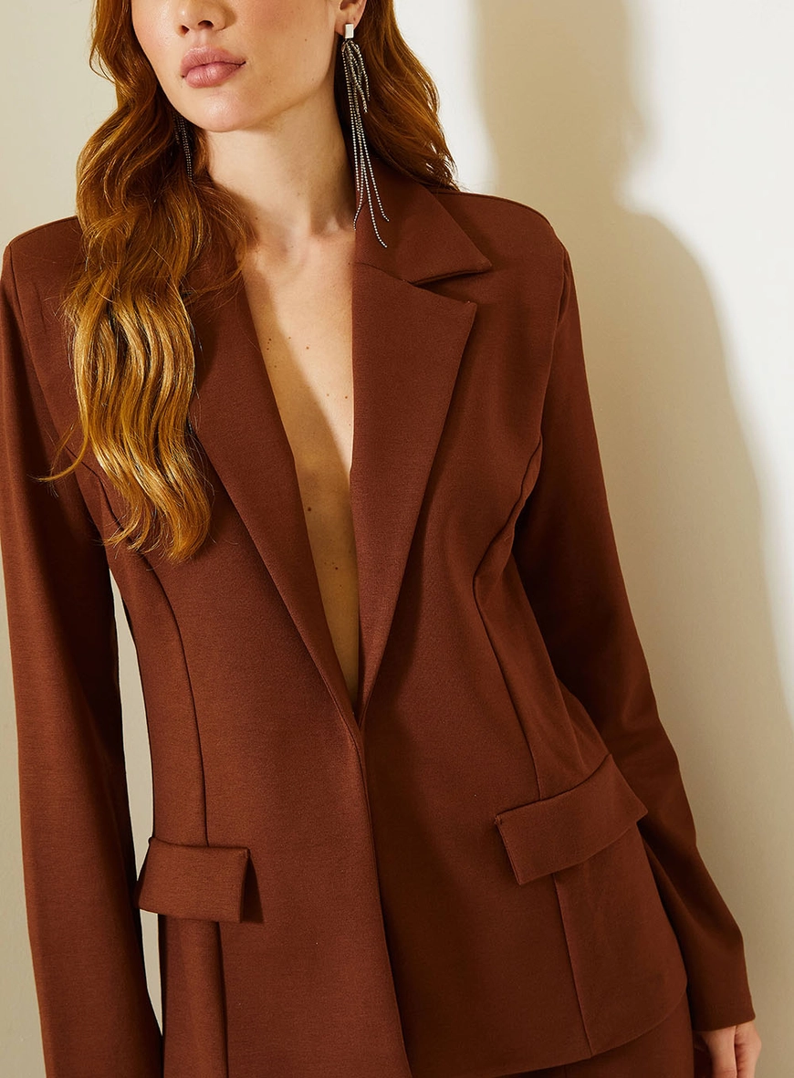 Blazer Comfort Com Lapelas Marrom 4