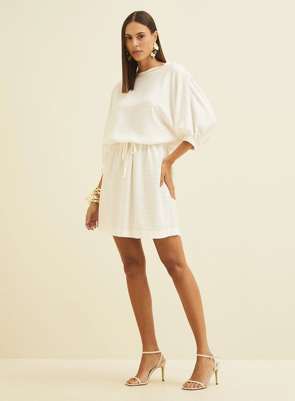 Vestido Curto Amplo Listrado Off 2