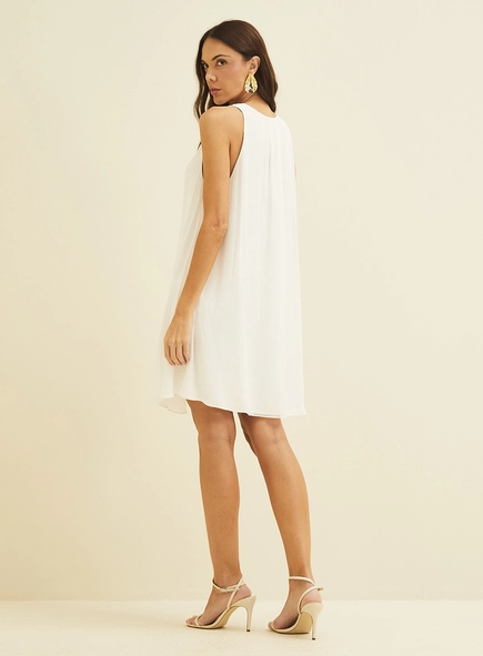 Vestido Amplo Com Detalhe Decote