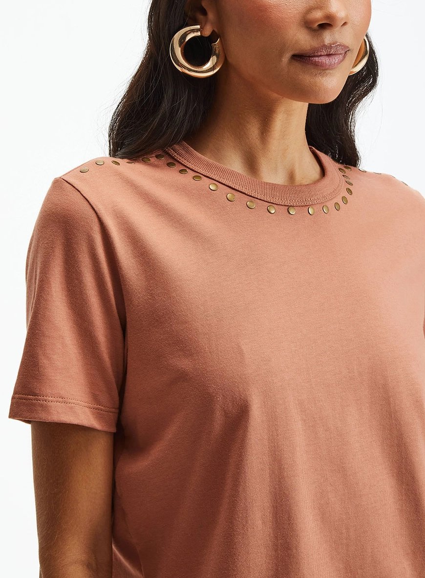 Camiseta Básica Comfort Com Aplicação Marrom 3