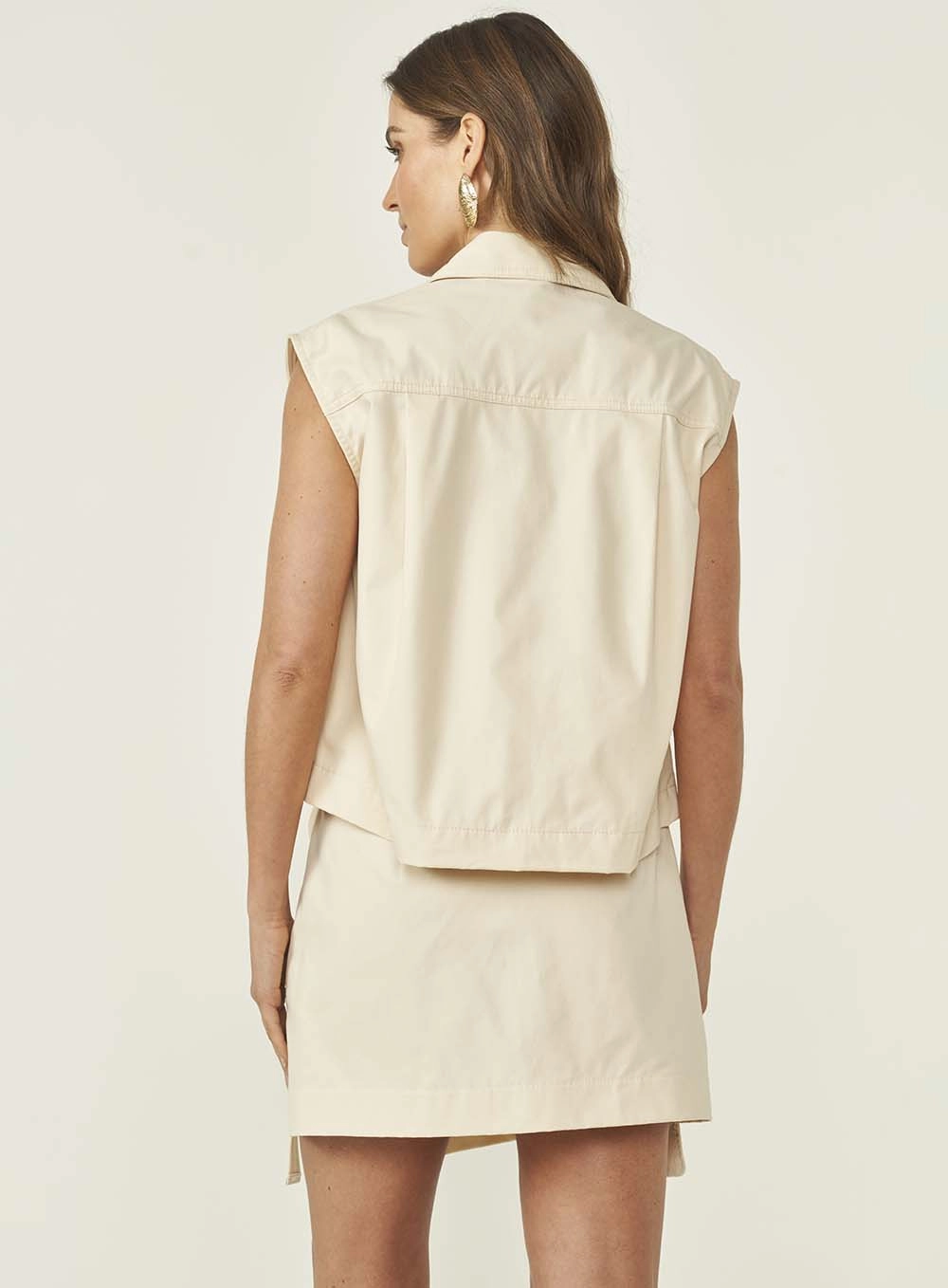 Camisa Comfort Sarja Com Bolsos Frontais Bege