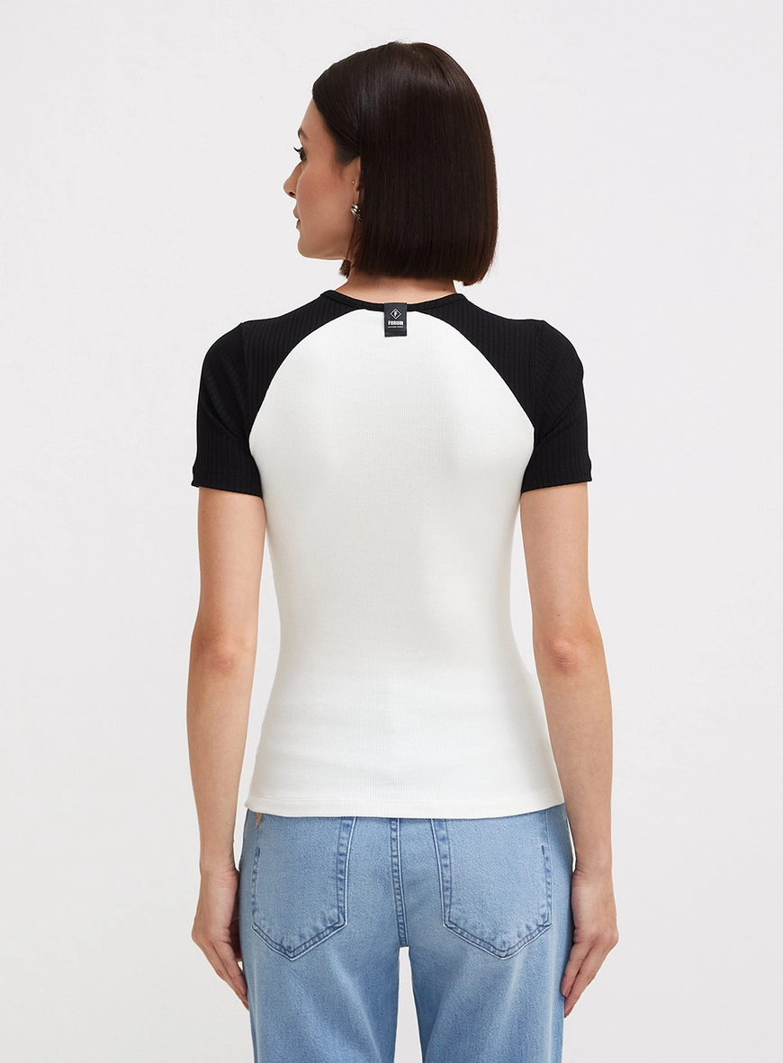 Camiseta Feminina Justa Canelada Bicolor Branco