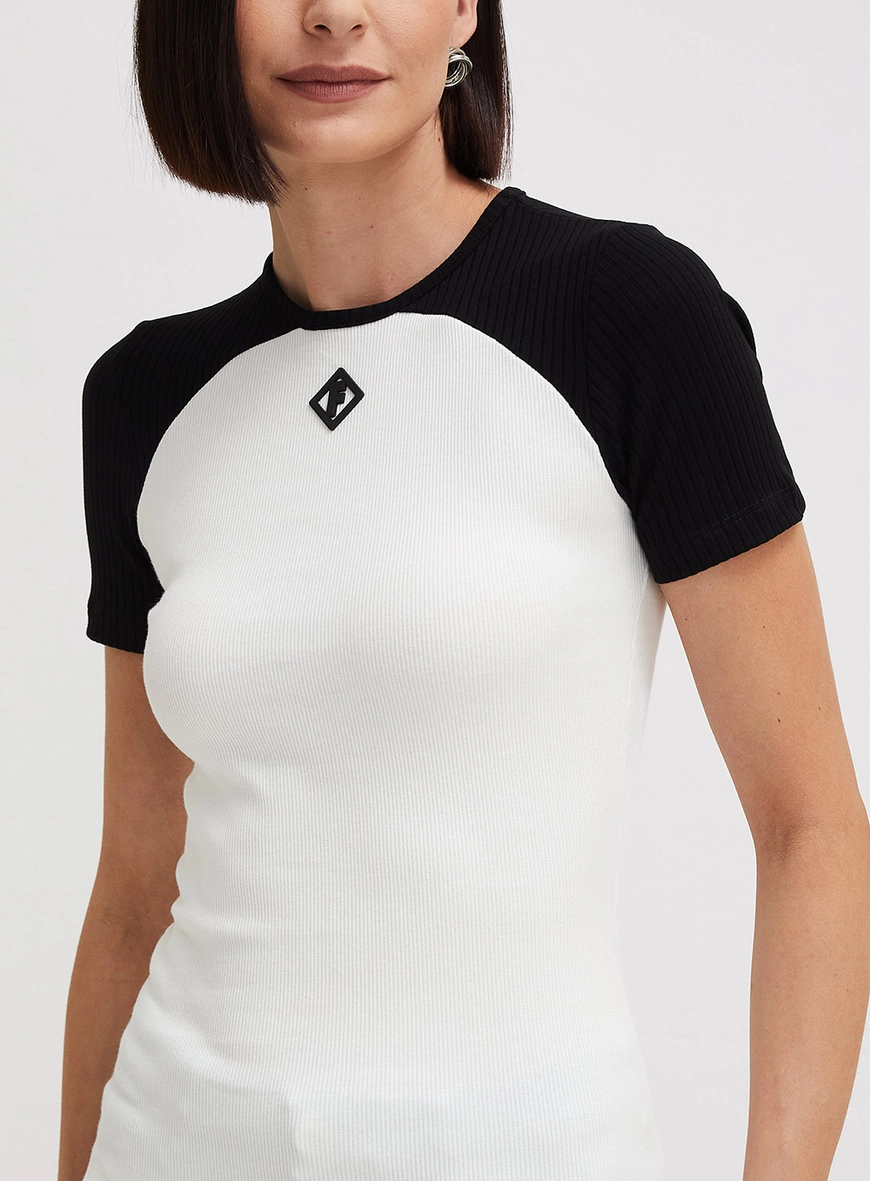 Camiseta Feminina Justa Canelada Bicolor Branco