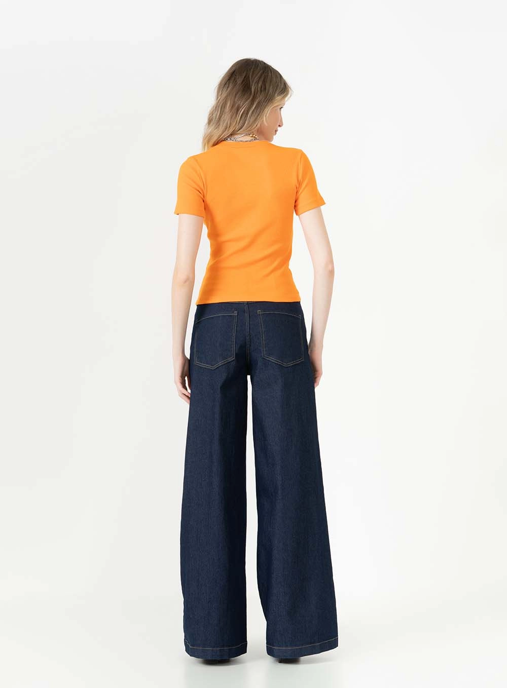 Camiseta Baby Look Com Logo Frontal Laranja 4