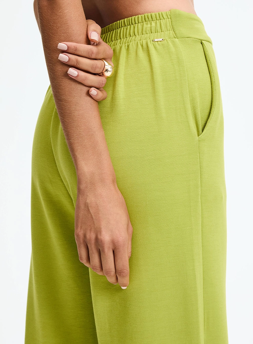 Calça Feminina Reta Com Nervuras Verde 3